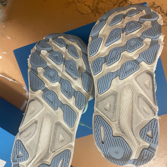 Hoka Clifton 9 size 8 wide - Picture 8 of 8